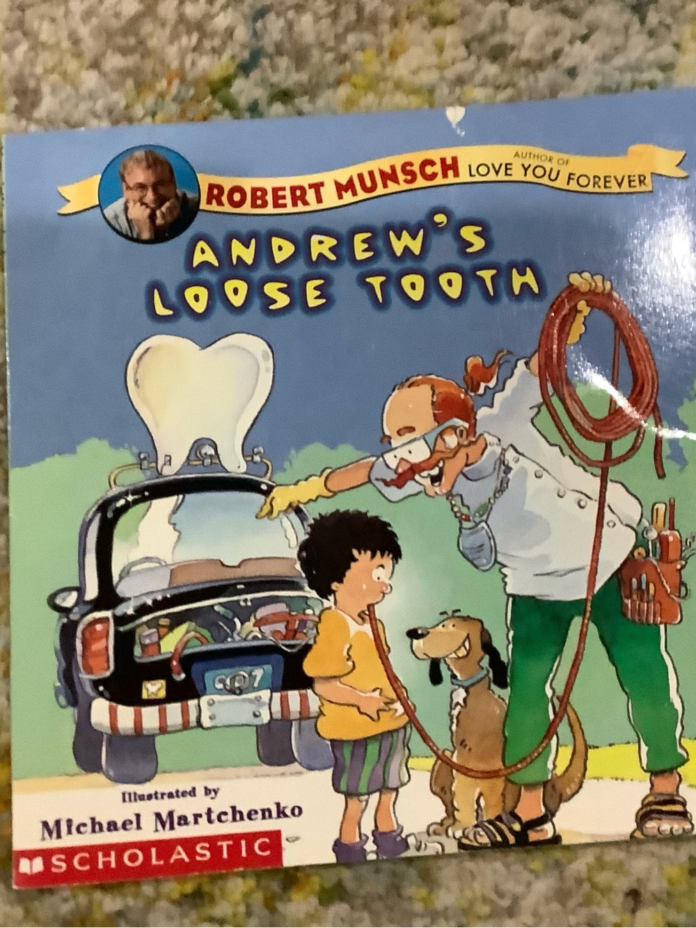 Scholastic Robert Munsch Picture Book Set - Yellow, Blue, Green, Red Covers - Picture 8 of 11